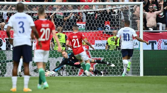 المجر تباغت فرنسا بهدف في الشوط الأول في يورو2020