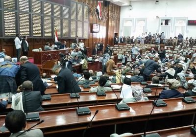 في جلسة سباب وشتائم :اتهام رئيس برلمان الحوثي بالسرقة