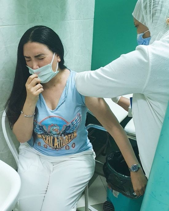 عبير صبري تتلقى الجرعة الثانية من لقاح فيروس كورونا