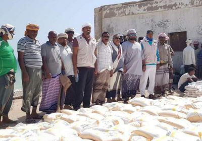 "خليفة الإنسانية" توزع مساعدات في 560 قرية بسقطرى 