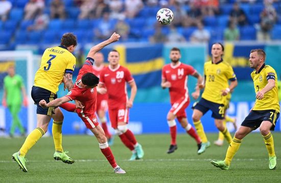 بولندا تودع يورو 2020 بعد خسارة أمام السويد