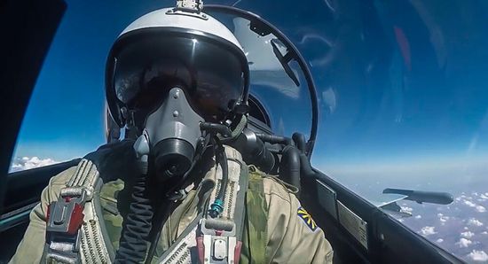 مقاتلة روسية تعترض طائرة استطلاع أمريكية