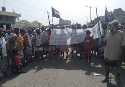 احتجاجات في أحور رفضًا لنشر نقاط جباية للإخوان