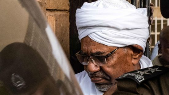 السودان.. ضبط هواتف بحوزة البشير تحوي معلومات خطيرة