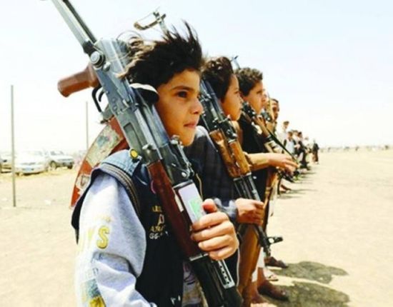 "عكاظ": رحلة الموت الحوثية تنتزع الأطفال من المدارس