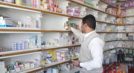 جبايات بالدولار ترفع أسعار الأدوية في مناطق الحوثي