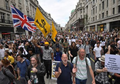  تظاهر آلاف البريطانيين احتجاجًا على قيود كورونا