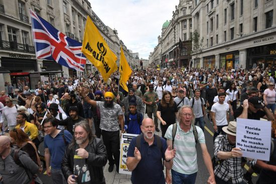  تظاهر آلاف البريطانيين احتجاجًا على قيود كورونا