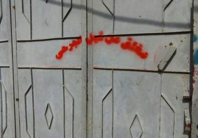 محور تعز يقف خلف حملة إغلاق مكاتب المحافظة