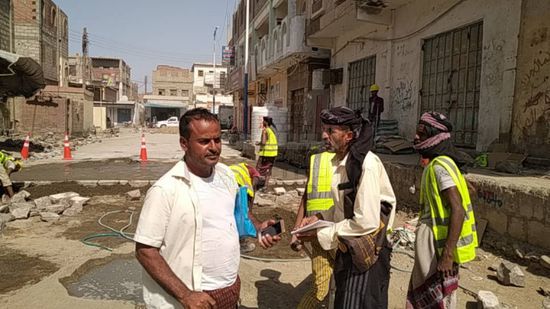 "انتقالي خنفر" يتفقد سير مشروع الرصف بجعار