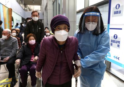 كوريا الجنوبية تسجل 595 إصابة ووفاتين بكورونا