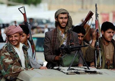 الحوثي يرفع سلاح "التقاعد" على الموظفين