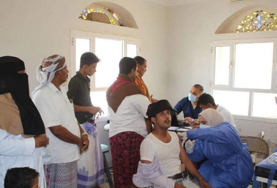 فريق طبي إماراتي في "قلنسية الريفي" لتوزيع لقاح كورونا