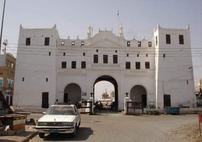 الإطاحة بمتورطين في 4 جرائم سرقة بالشحر