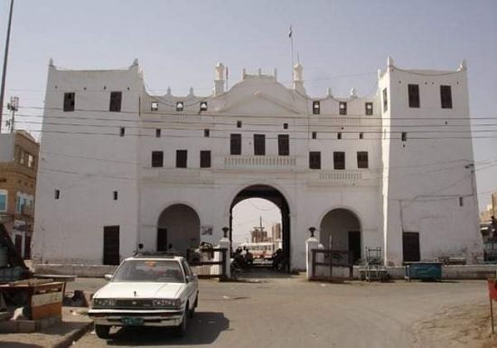 الإطاحة بمتورطين في 4 جرائم سرقة بالشحر