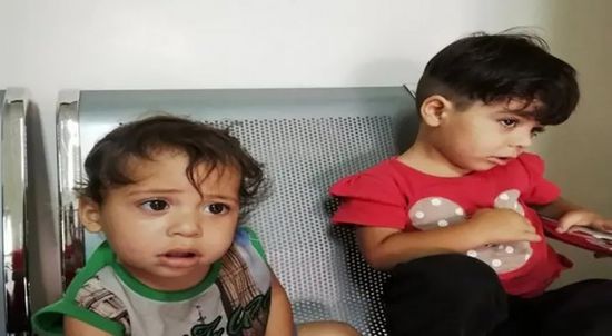 بجوارهما رسالة.. سوري يترك طفلتيه في المشفى لتعثره المادي