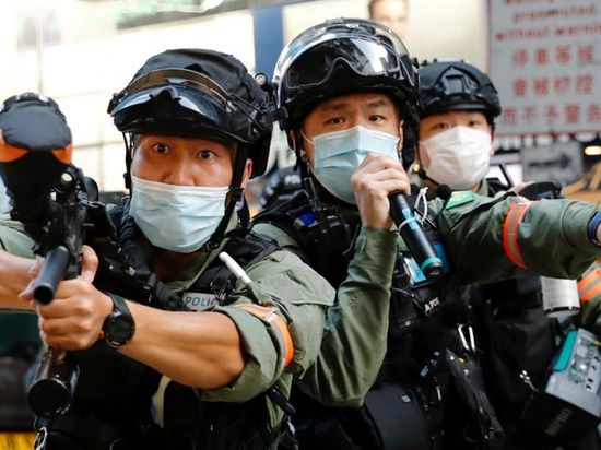  رجل يطعن شرطيًا ثم ينتحر في هونغ كونغ