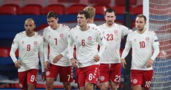 الدنمارك يتخطى التشيك ويحصد بطاقة التأهل لنصف النهائي
