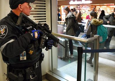  إخلاء صالة سفر بمطار "نيوآرك" بعد تهديد بوجود قنبلة