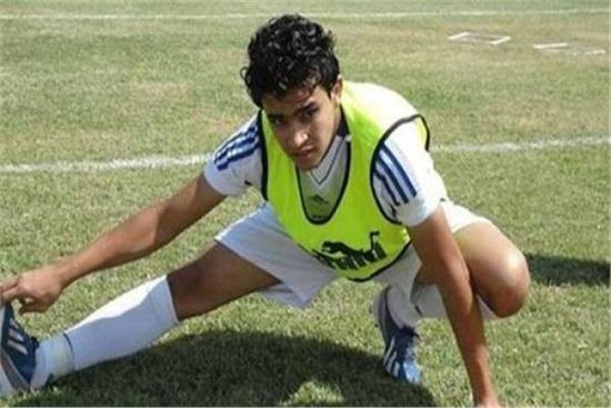 لاعب الاتحاد السكندري يغادر اللقاء في عربية إسعاف