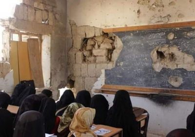 الأمية أو الحوثنة.. خيارات طلاب اليمن في مناطق المليشيات