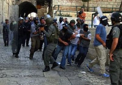 إصابة شاب فلسطيني واعتقال اثنين من قبل جيش الاحتلال