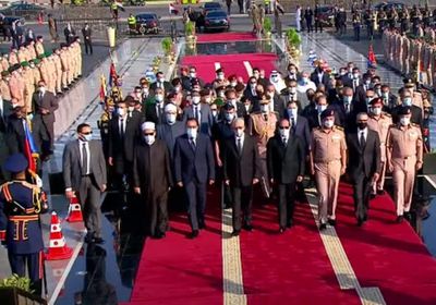  السيسي يتقدم المشاركين في الجنازة العسكرية لجيهان السادات