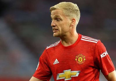 خبير الانتقالات يكشف حقيقة انتقال دي بيك لريال مدريد