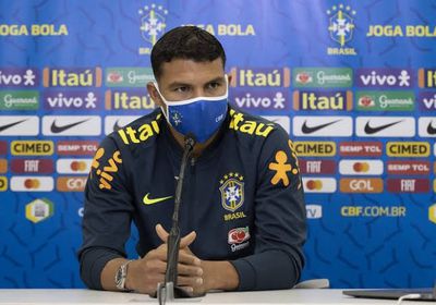 تياجو سيلفا: من المستحيل إيقاف ميسي