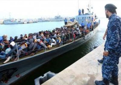 خفر السواحل الليبية توقف 31 مهاجرًا غير شرعي