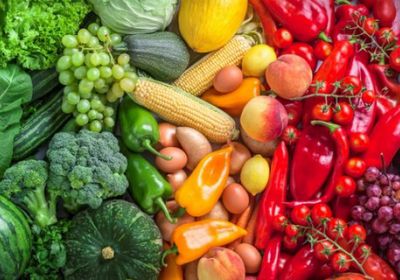 استقرار أسعار الخضروات والفواكه بأسواق عدن اليوم الأحد 