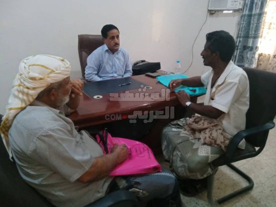 رئيس "انتقالي أبين" يطلع على الموقف في مكيراس