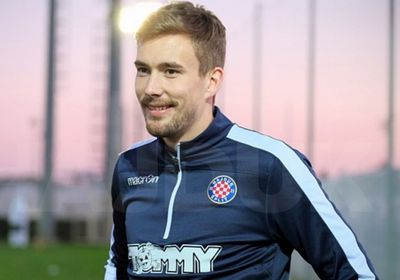 الأهلي السعودي يتعاقد رسميًا مع لاعب كالياري الإيطالي