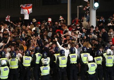 شاهد.. مشجعو إنجلترا يعتدون على جماهير إيطالية