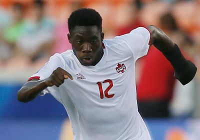 دافيز يعود لألمانيا بعد إصابته مع منتخب بلاده