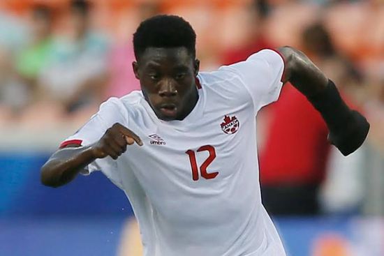 دافيز يعود لألمانيا بعد إصابته مع منتخب بلاده