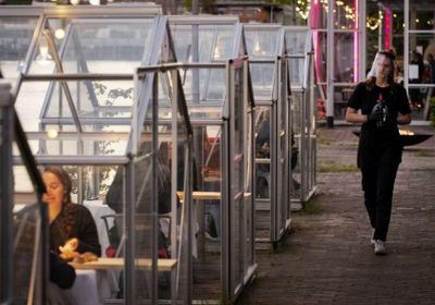 هولندا تعتذر عن تخفيف القيود المرتبطة بكورونا