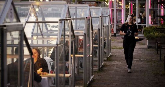 هولندا تعتذر عن تخفيف القيود المرتبطة بكورونا