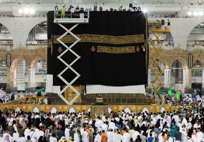  يوم عرفة.. الكعبة المشرفة تتزين بكسوتها الجديدة