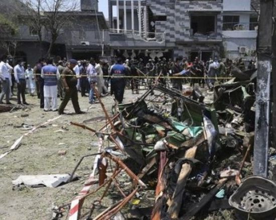 عطل ميكانيكي وراء انفجارها.. باكستان تنفي استهداف "حافلة الصينيين"