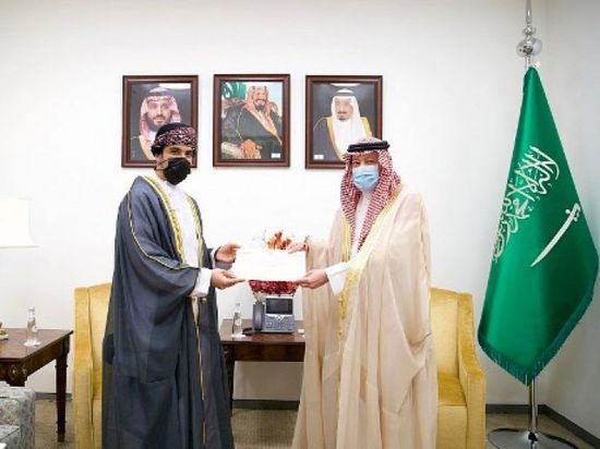 رسالة خطية من وزير خارجية سلطنة عمان إلى نظيره السعودي