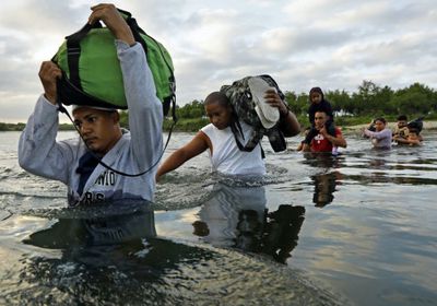هربًا من بلادهم.. وفاة 20 كوبيًا أثناء دخولهم أمريكا
