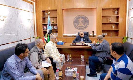 الزُبيدي يدعو باذيب إلى الحرص على إيصال المساعدات للجنوب