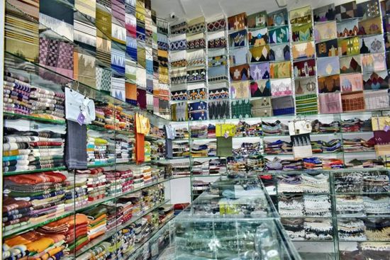 جشع التجار وجبايات الإخوان يطفئان فرحة الأطفال بالعيد