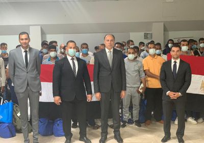 مصر تنجح في ترحيل 140 مصريا عالقا بليبيا