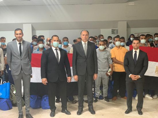 مصر تنجح في ترحيل 140 مصريا عالقا بليبيا
