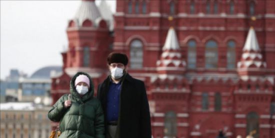 روسيا: انخفاض طفيف في إصابات ووفيات كورونا