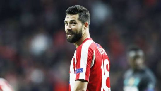 مدافع أتليتكو يقطع إجازته للتعافي