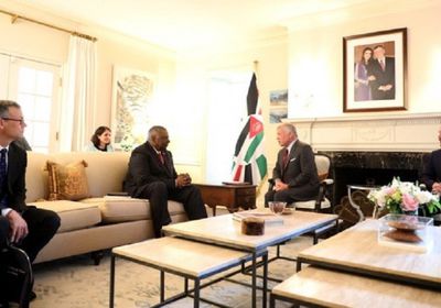  وزير الدفاع الأمريكي يجتمع مع ملك الأردن بواشنطن