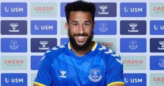 رسميًا.. ايفرتون يتعاقد مع أندروس تاونسند